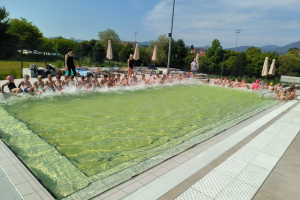 Prvošolci uživali na bazenu